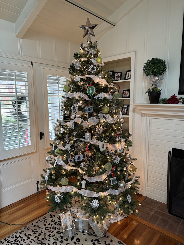 L Zeller living rm tree Christmas tree